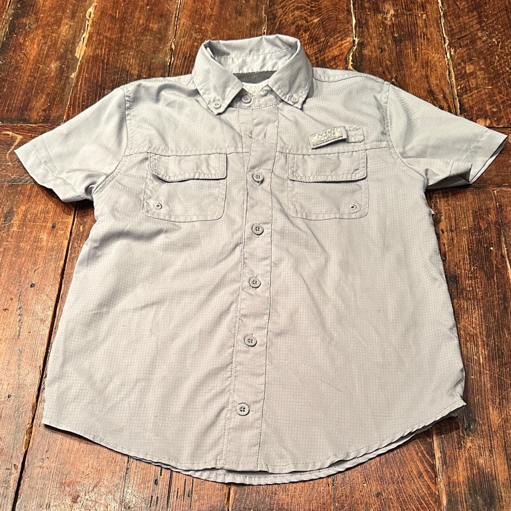 Ocean Coast Kids Gray Button Down Fishing Shirt. Size Small